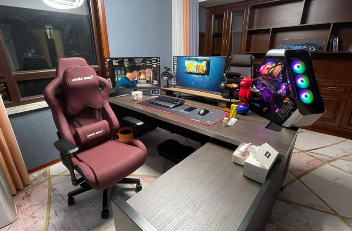 专用电竞椅 赤焰王座 红色款办公电脑椅高清场景图