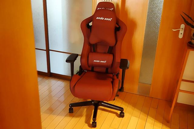 安德斯特赤焰王座：人体工程力学的设计，让椅子更舒适